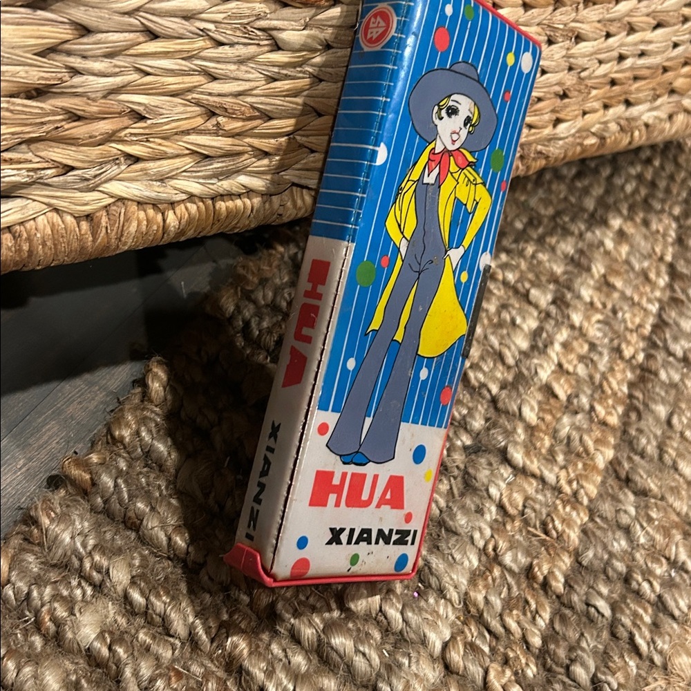 Rare Japanese 1970s Vintage Anime Girl Pencil Case
“Hua Xianzi”